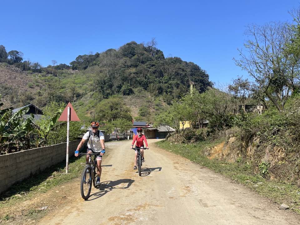 Gentle Sapa Cycling: Half-Day Cultural Experience to Má Tra & Tả Phìn Valley